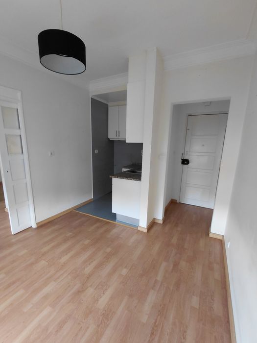 Arrendo apartamento T1 c/ 40 M2 em Lisboa - proximo ao Metro -Rato