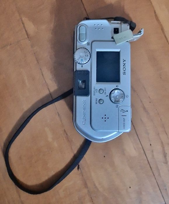 Vintage SONY CYBER-SHOT 3.2 Mega DSC-P71