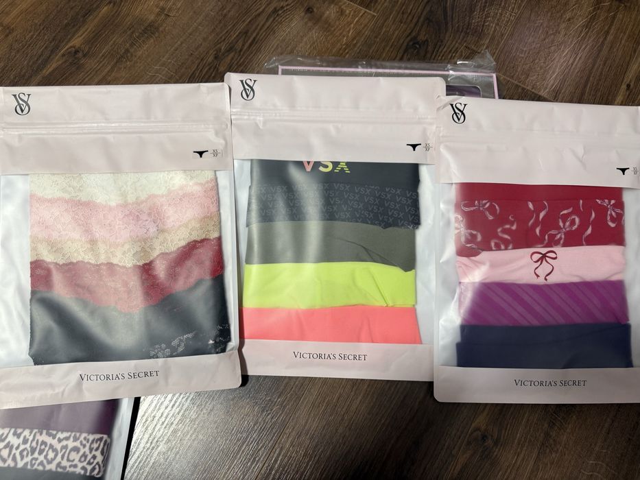 Набори трусиків Victoria's Secret