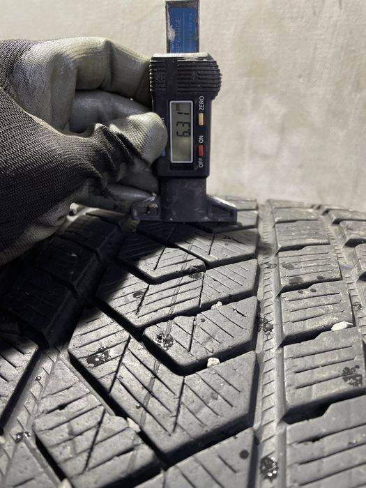 Шини резина 305/35/21 Pirelli пара зимні