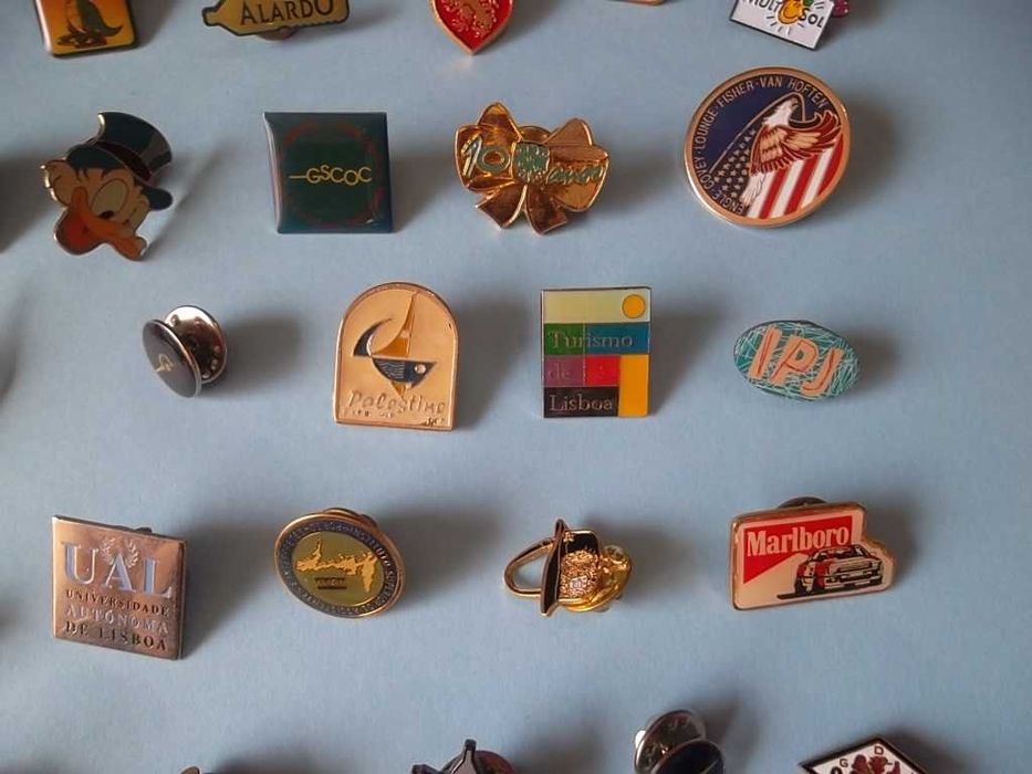 67 pins metálicos antigos , marcas comerciais e outros temas.