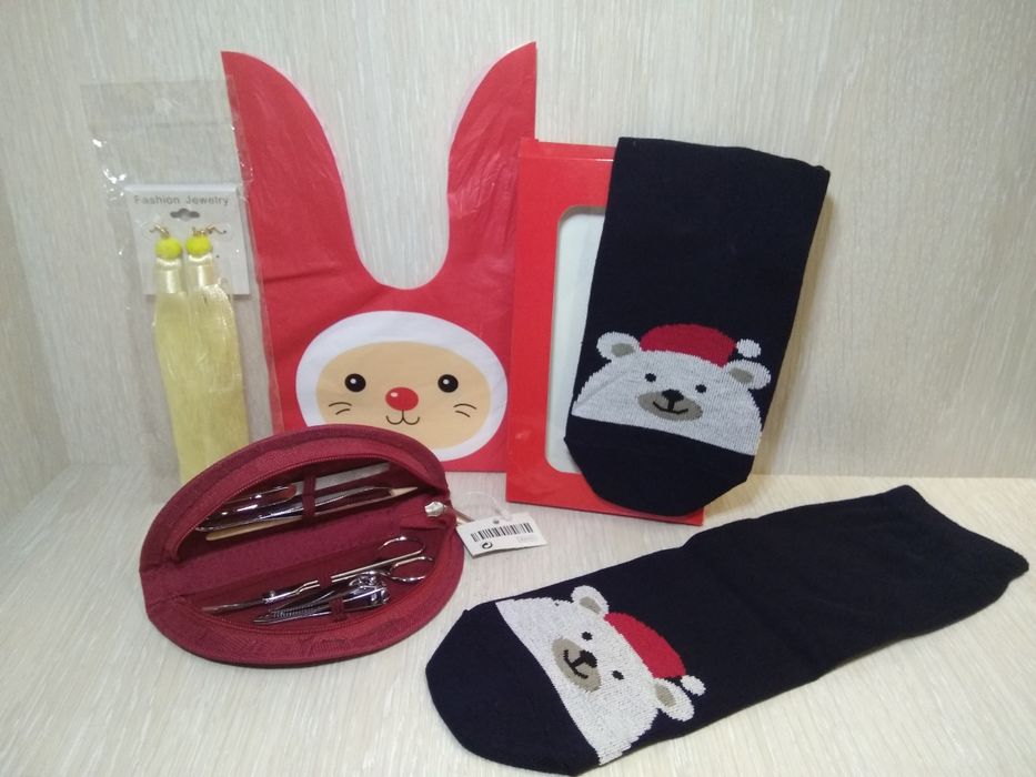 Маникюрный набор,ножницы,пилочка,сережки,носки,Yves Rocher