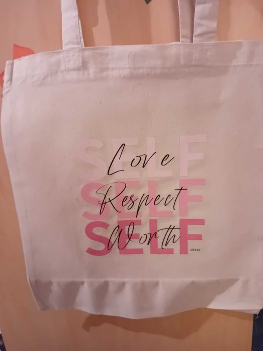 Sacos tote bege com varias estampas,5 € cada 1