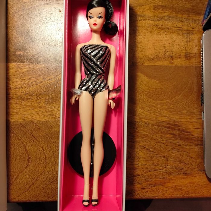 Boneca Barbie 60th Sparkles (FXD73) - Assinada por Bill Greening