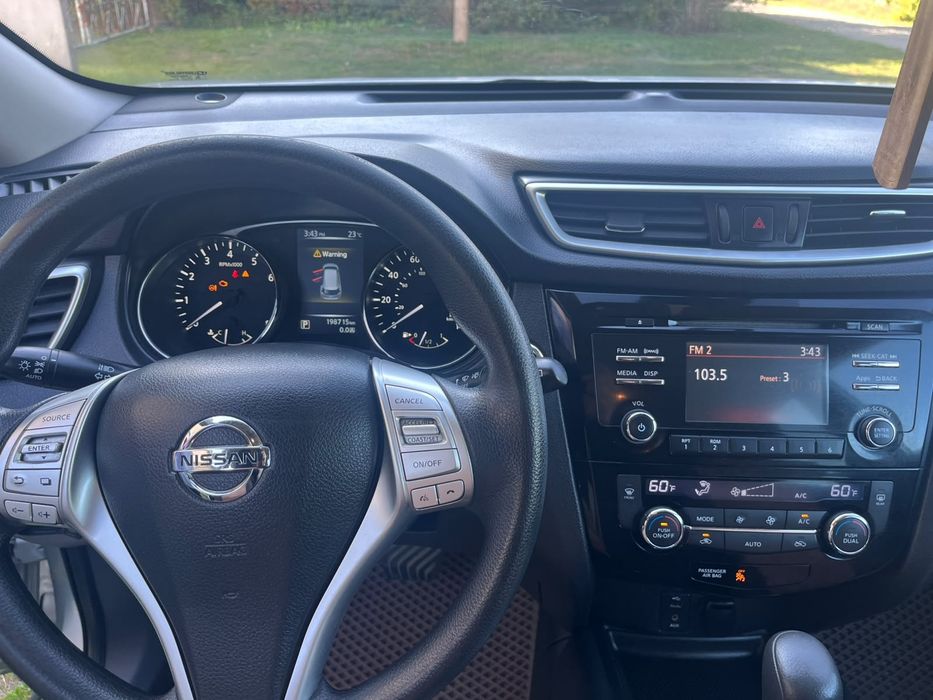Автомобіль "Nissan Rogue"