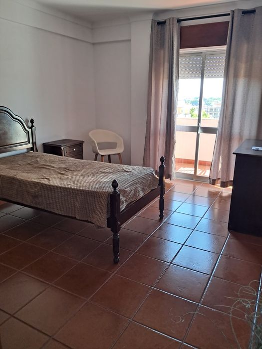 Alugo quarto em Santarém