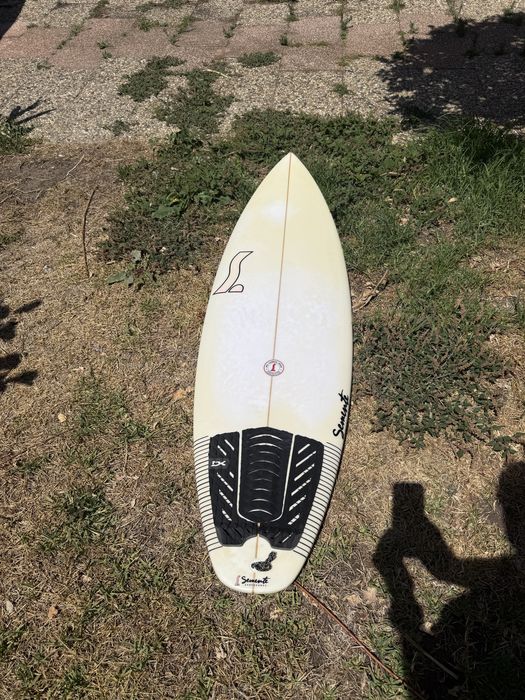 Prancha surf semente 5’7 epoxy com 28 litros