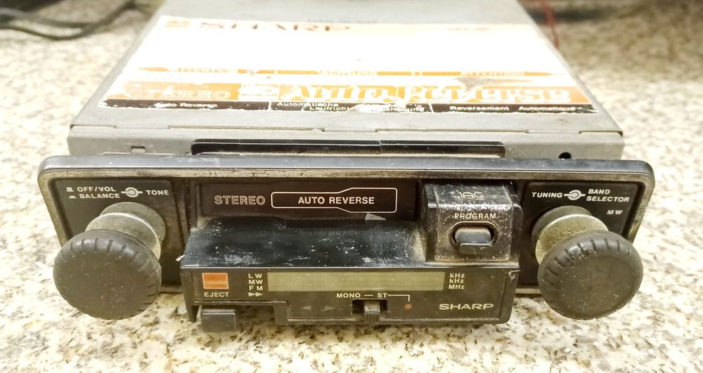 Auto Rádio Cassete SHARP- Clássico