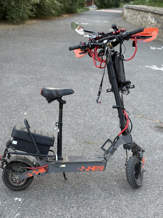 Gugurin g2 електросамокат з шоломом в подарунок