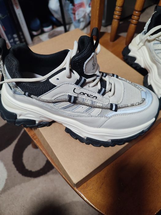 Продам новые кожаные кроссовки фирмы Lonza