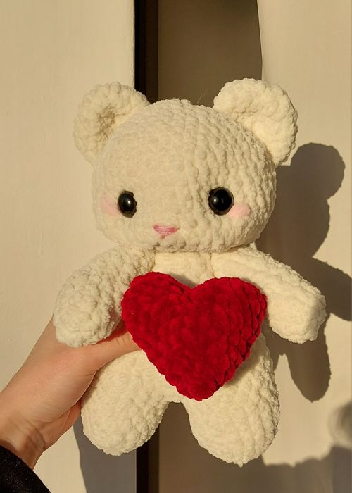 Kremowy miś ecru ręczenie robiony na szydełku amigurumi
