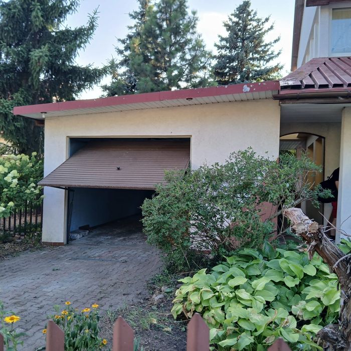 Przestronny dom z fotowoltaika, dużym budynkiem 160m2 pod inwestycje