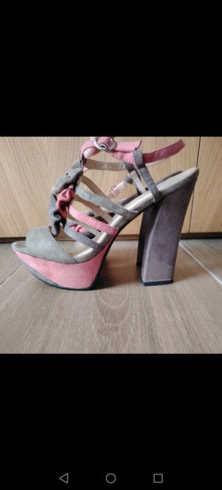 Sandálias NOVAS n° 40