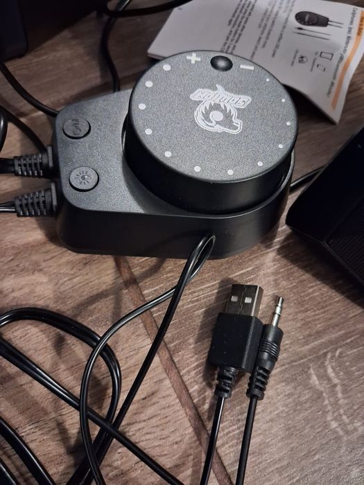 Mega mocne Głośniki, ruchomy equalizer świetlny plomien Aux Usb