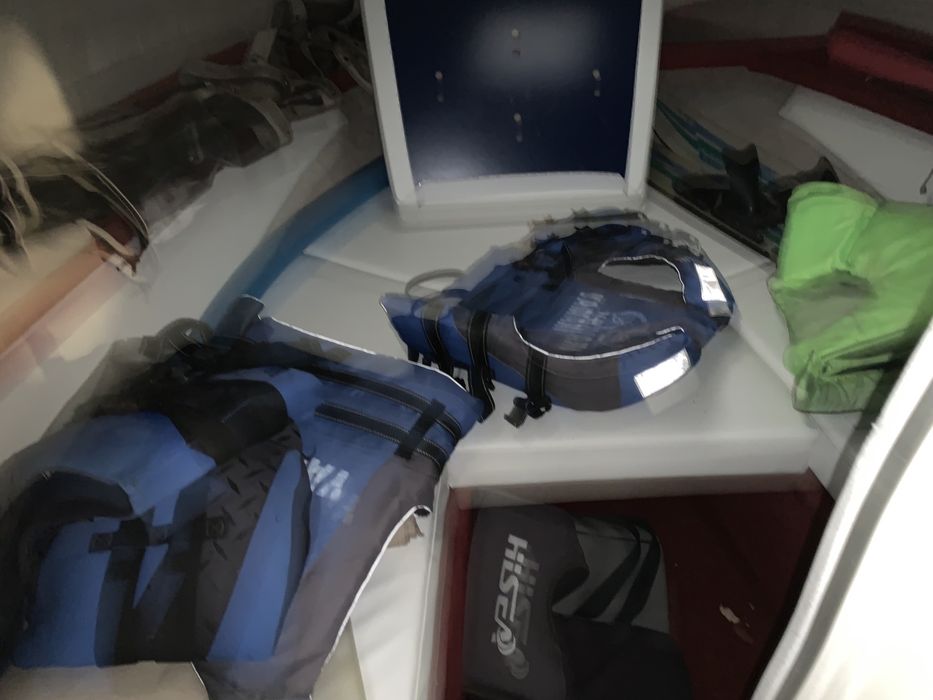 Катер Bayliner Capri212