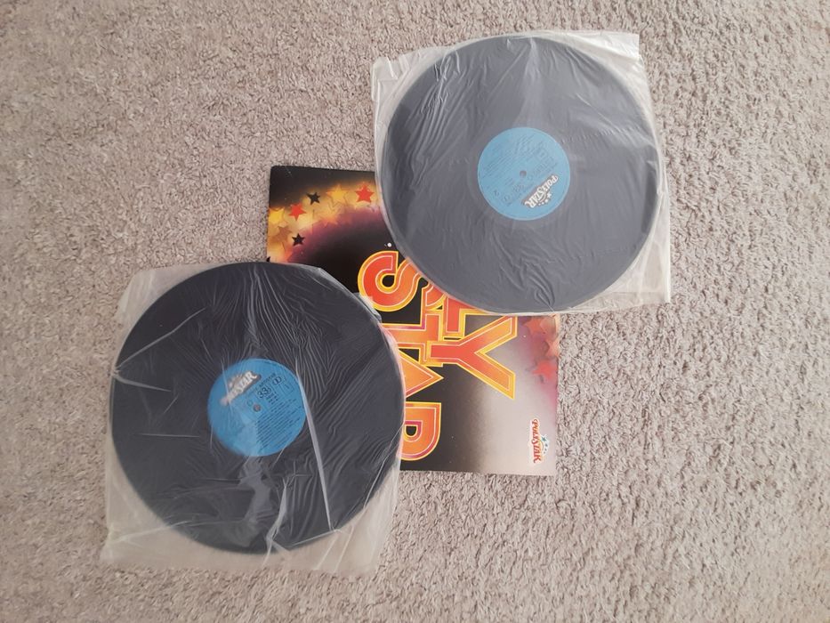 Álbum de vinil duplo com uma colectânea de êxitos Poly Star