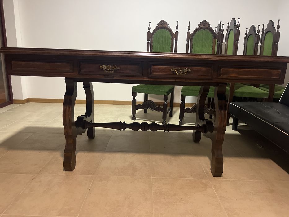 Mesa de madeira maciça