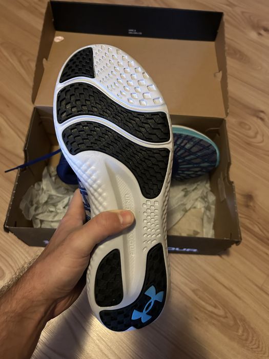 Nowe buty Under Armour Charged 44