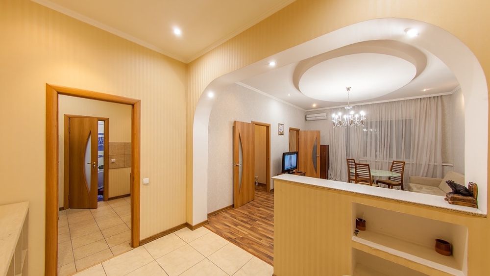 Посуточно Киев3-х,центр,парковка,метро.Ботаник Тауэр,7 сп.