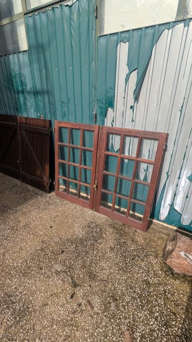 Já elas em madeira maciça