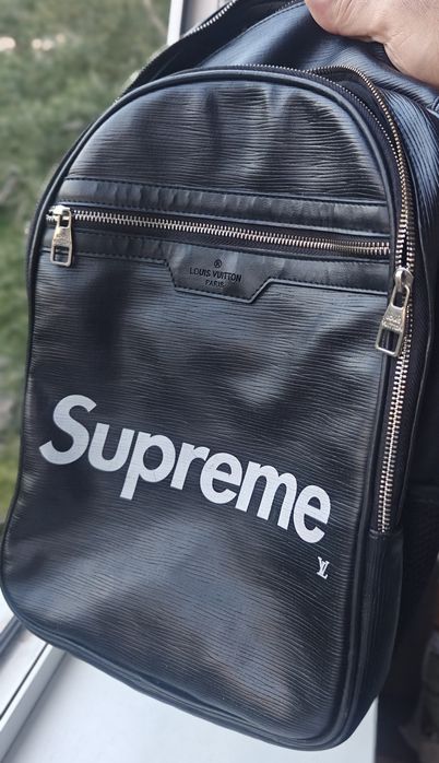 supreme - купити рюкзаки міські та спортивні - Ціна на OLX.ua