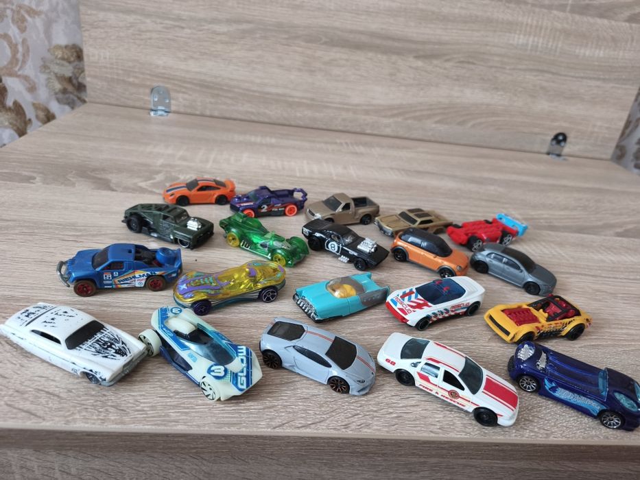 Машинки hot wheels