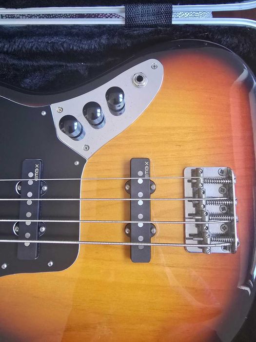 Fender Jaguar Bass MIJ 2007/08 + EMG JX + Hard Case (modificado)