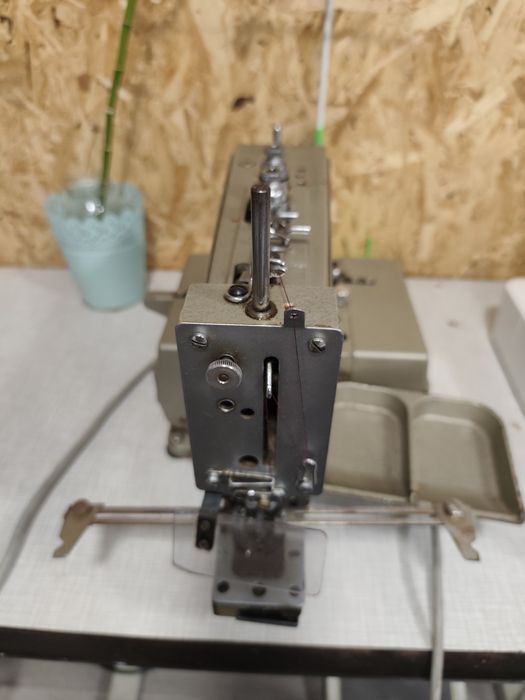 Máquina de casear e máquina de pregar botões
