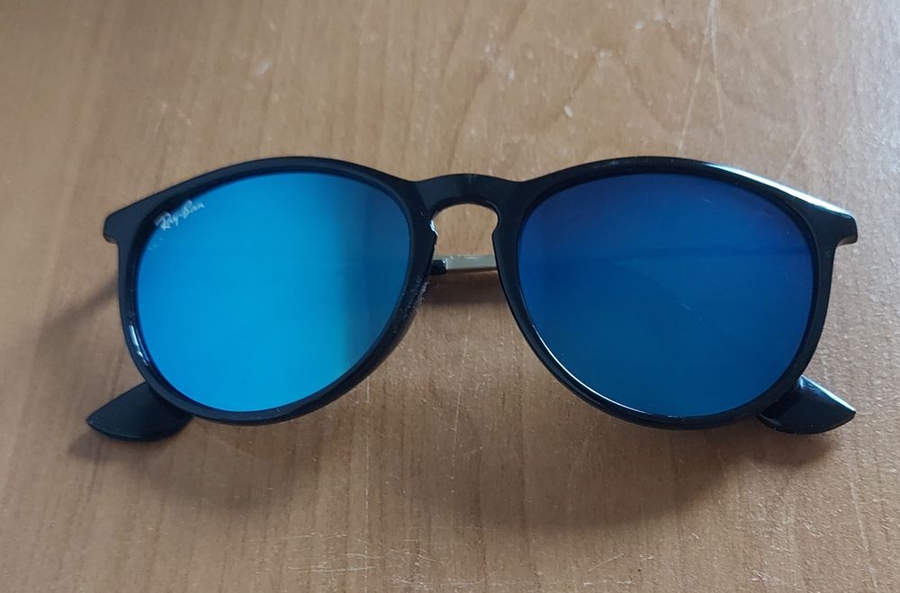 okulary przeciwsłoneczne marki Ray-Ban, model Erika (RB4171 601/55)