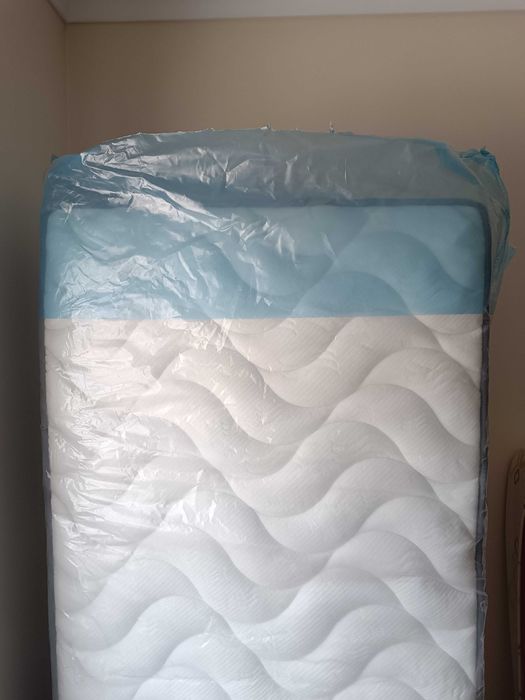 Colchão mola novo + travesseiro viscoelástico + colchão casal usado