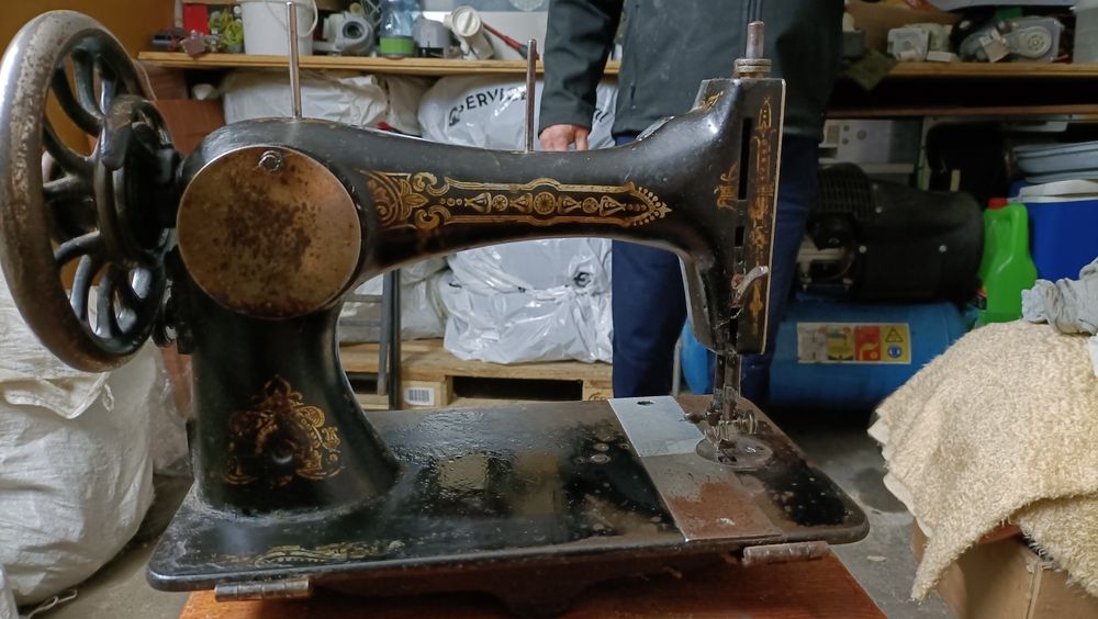 Sprzedam maszynę do szycia zabytkowa
