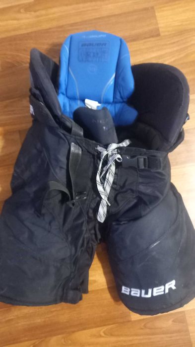 Хоккейная защита, коньки, клюшка / Хокейний захист, ковзани, ключка