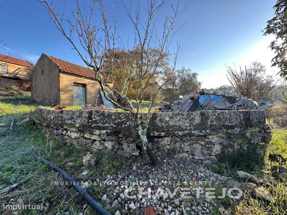 Casa de campo com anexos em zona tranquila a 10 km de Tomar.