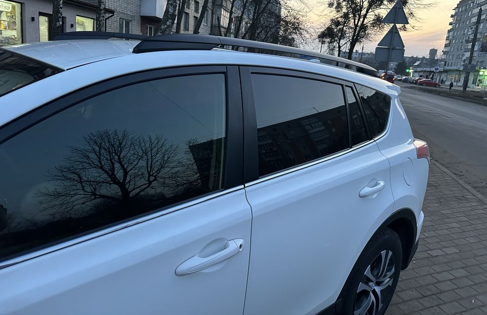Тойота RAV4 2018
