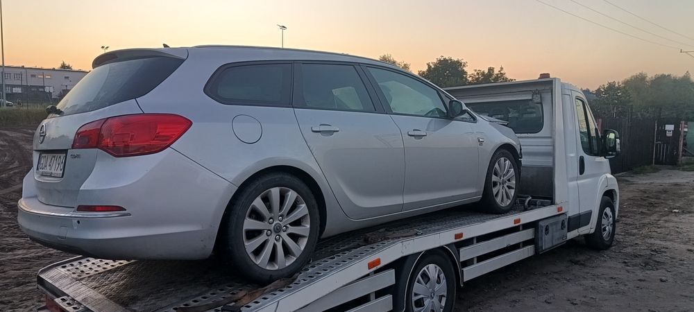 Opel Astra J na części kolor z 176