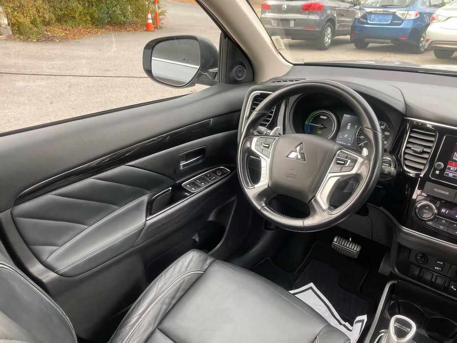 Mitsubishi Outlander SEL      2018