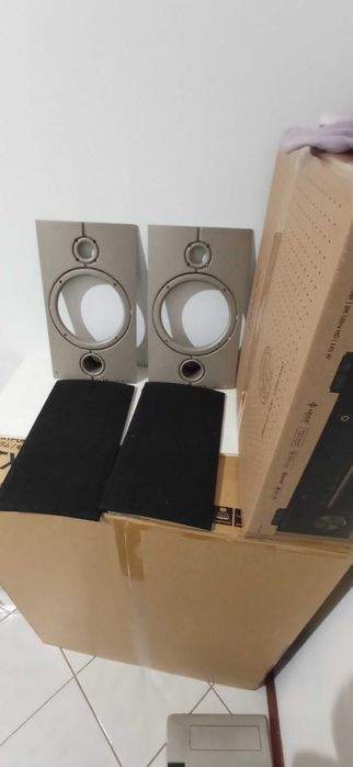 2 molduras e Grelhas para colunas wharfedale diamond 8.3