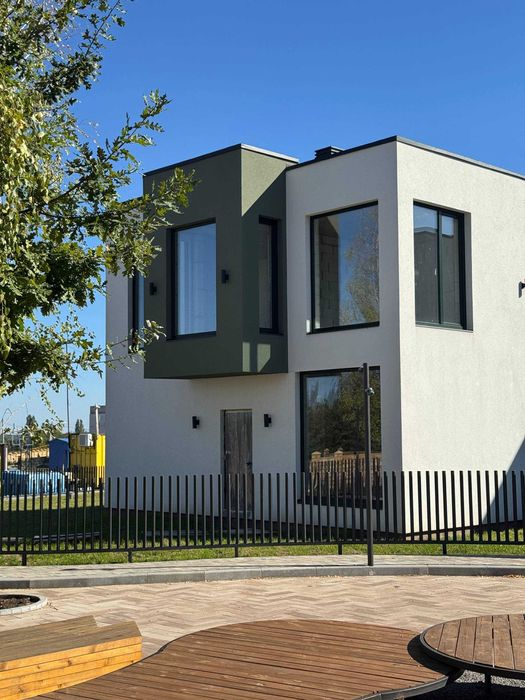 Продаж будинку на Дендропарку