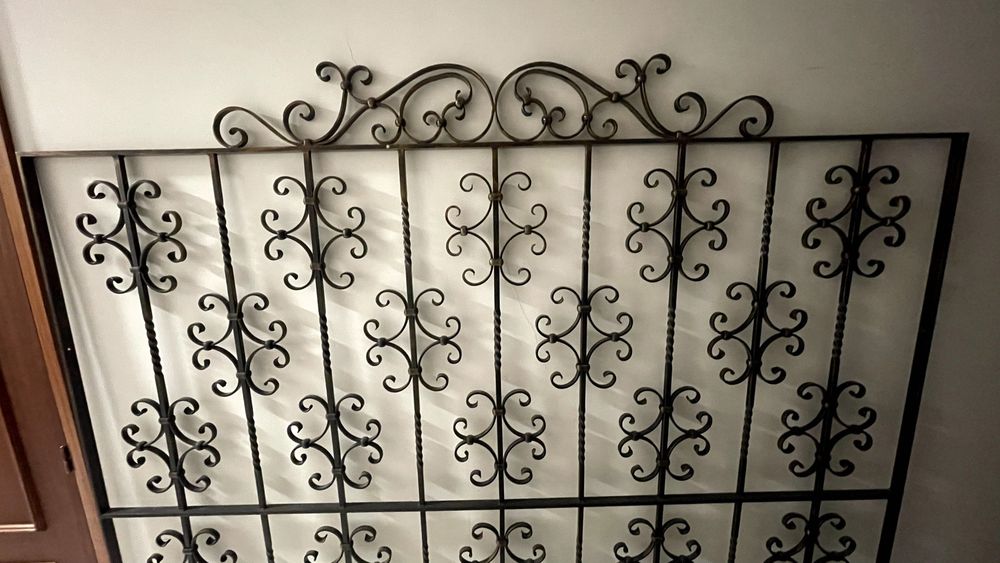 Grade em Ferro Forjado Envelhecido – Feita por Encomenda por Artesão