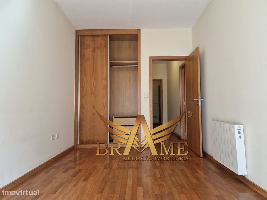 Apartamento T2 Com Lugar De Garagem | Rua Da Constituição - Porto