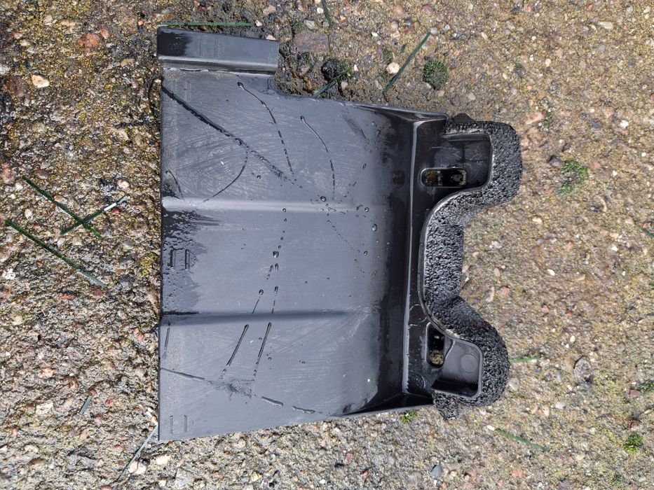 Пластик кріплення Тойота Кросс 16691-F3010, оригінал, стан ідеальний