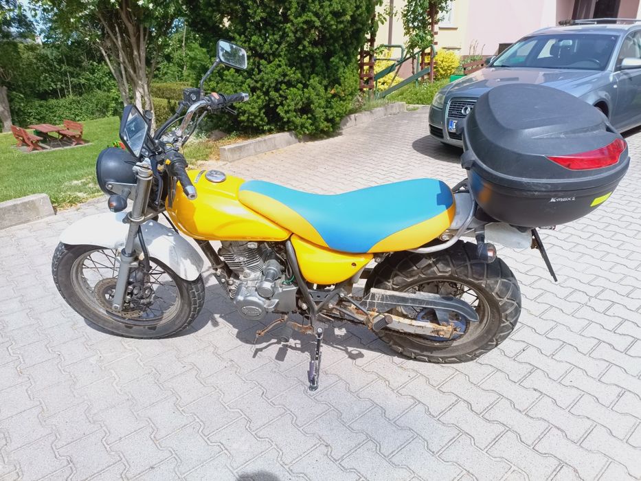 Motocykl SKYTEAM 125 jak Suzuki van van Yamaha TW karion