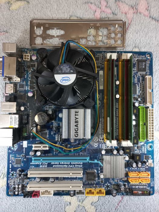 Материнка Gigabyte GA-EG41MF-US2H + Q8400 + 4Gb+куллер HDMI !!