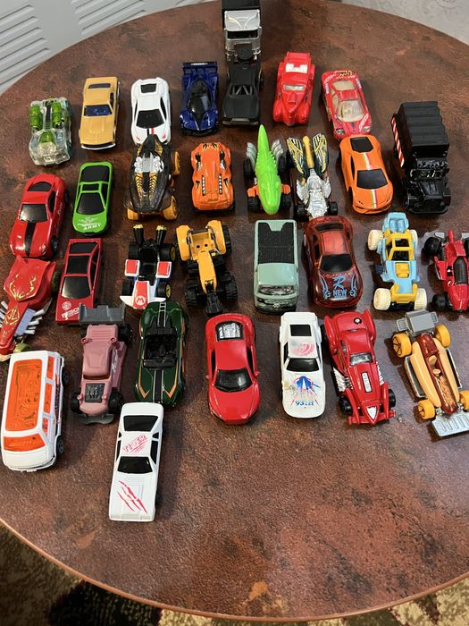 Трек hot wheels, в подарунок 3 машинки