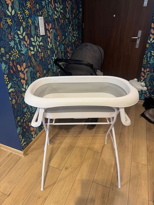 Wanienka dla niemowląt z materacykiem i metalowym stelażem