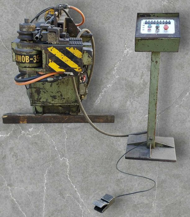 maquina de curvar tubo AMOB