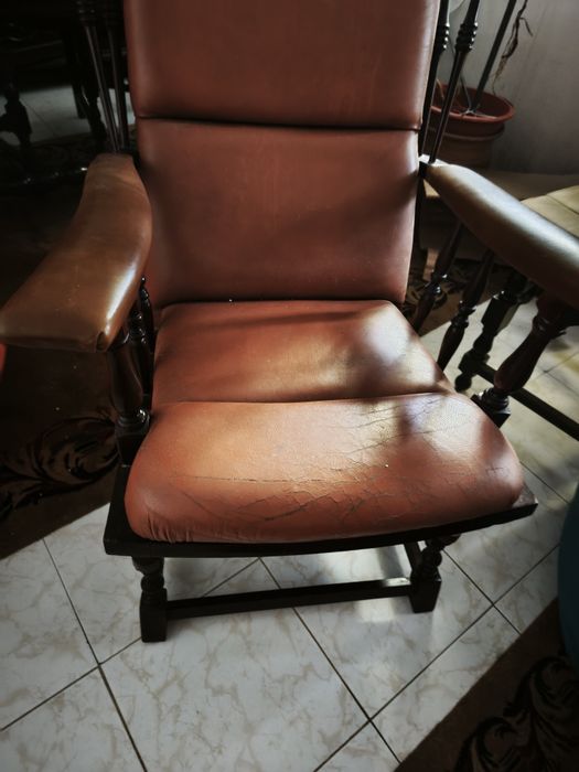 Cadeirão em pele