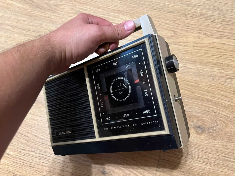 Радиоприемник портативный ГJАЛА (Гала) 404 производства СССР