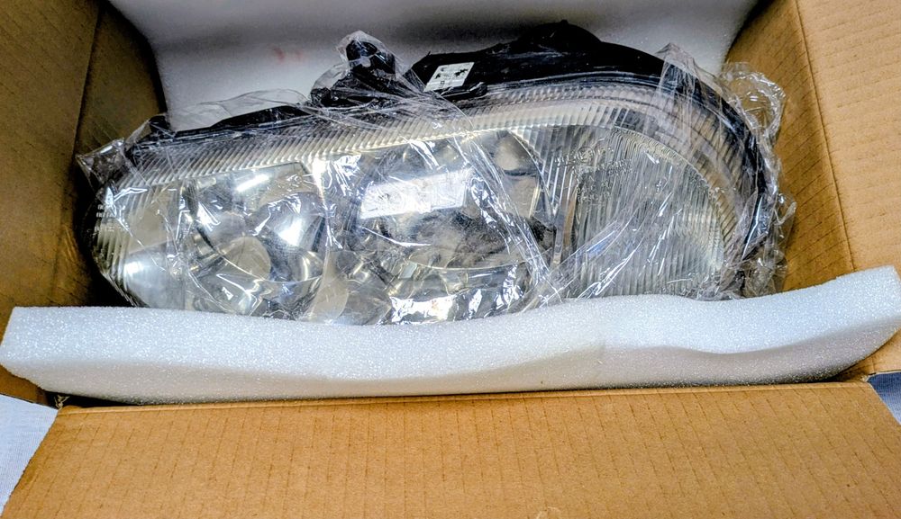 Farol frontal esquerdo Alfa Romeo 156