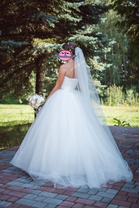 Пишна весілля сукня